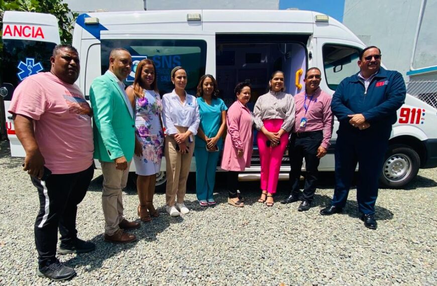 Hospital Municipal Dr. José A. Columna recibe una nueva ambulancia para mejorar servicios de emergencia