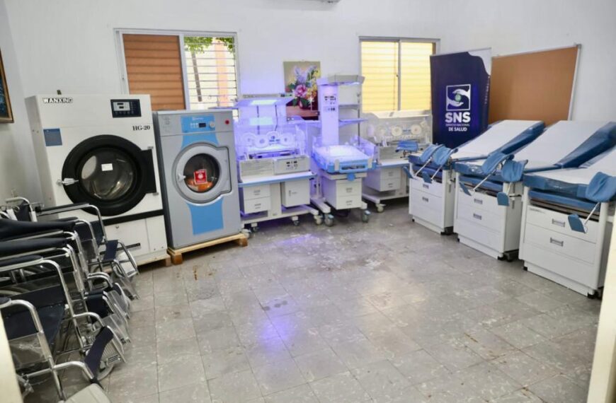 SNS entrega equipos médicos al Hospital Municipal José A. Columna