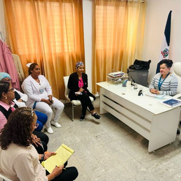 Reunión Farmacoterapéutica en el Hospital Municipal Dr. José A. Columna, Liderada por la Dra. Daysi Melo Vargas