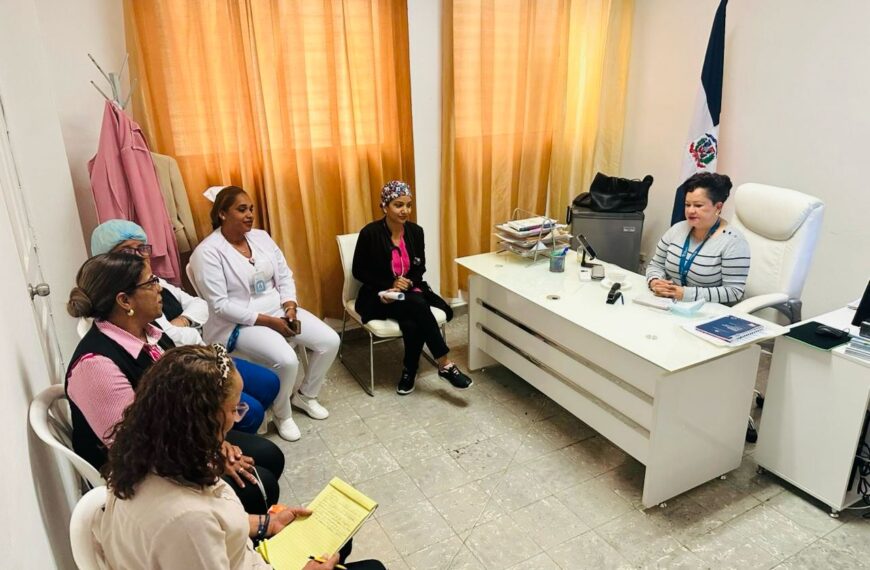 Reunión Farmacoterapéutica en el Hospital Municipal Dr. José A. Columna, Liderada por la Dra. Daysi Melo Vargas